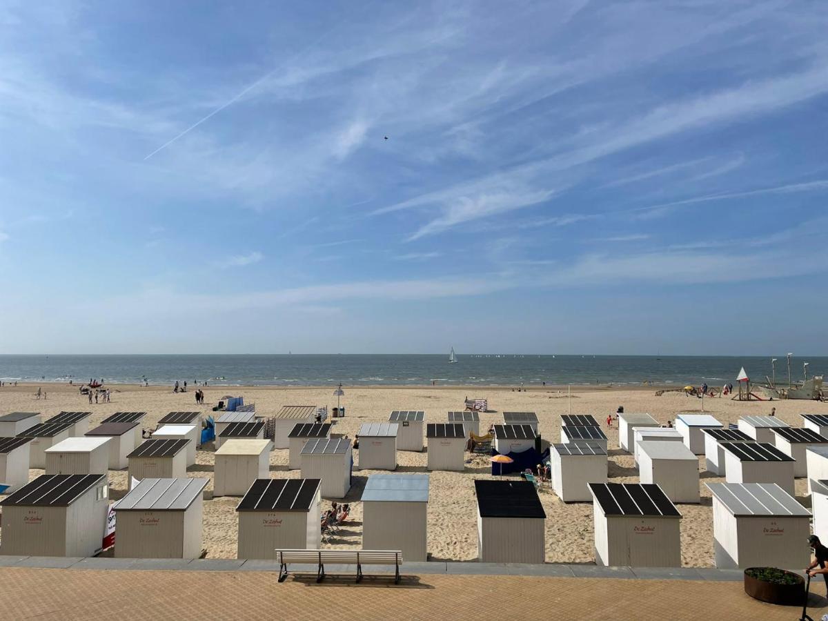 Uniek Appartement Op De Zeedijk Met Parking Oostende Bagian luar foto