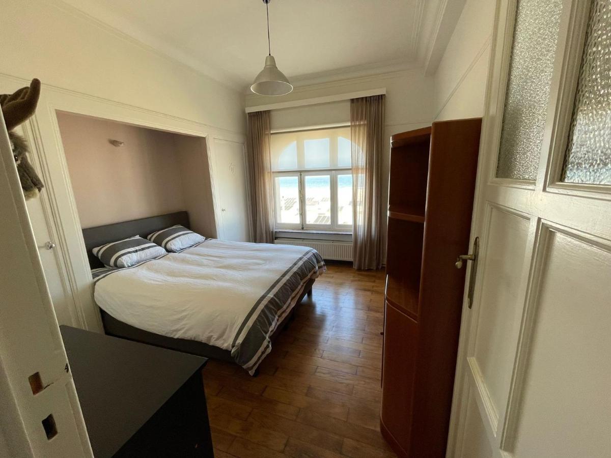 Uniek Appartement Op De Zeedijk Met Parking Oostende Bagian luar foto