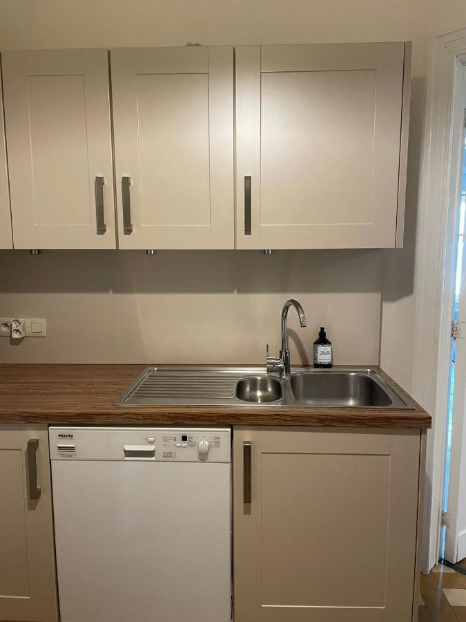 Uniek Appartement Op De Zeedijk Met Parking Oostende Bagian luar foto