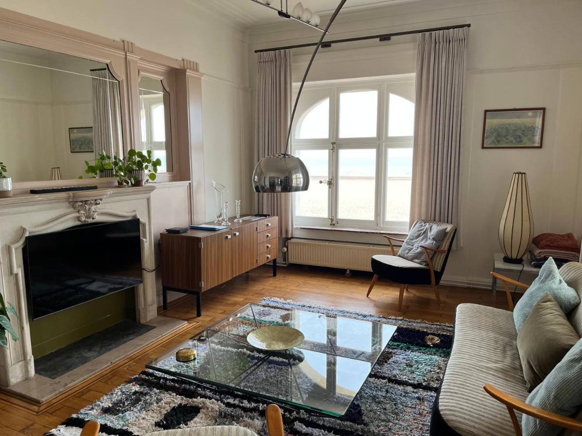 Uniek Appartement Op De Zeedijk Met Parking Oostende Bagian luar foto